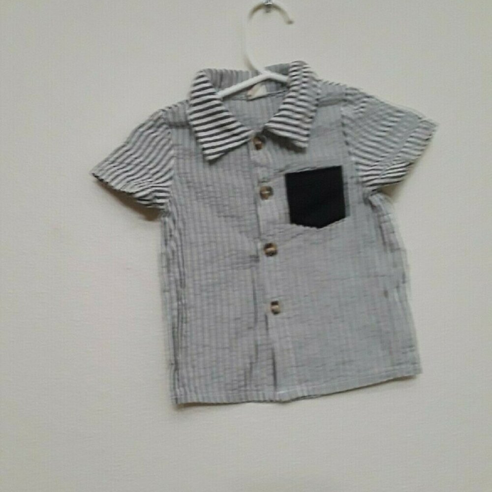 Gray and White Button Down Shirt with Classic Style